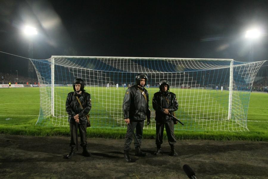 «Футбол особого режима»: фоторепортаж с западной трибуны «Балтики» на матче с «Зенитом»